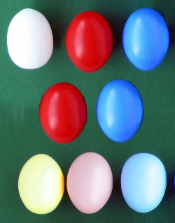 8 Synthetic eggs in assorted colours ø 4 x 6 cm