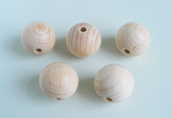 5 Balls 20 mm made of beechwood with hole
